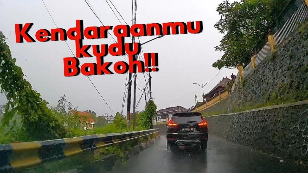 Nekat! Hujan Deras mendaki Tanjakan di Tengah Kota Semarang