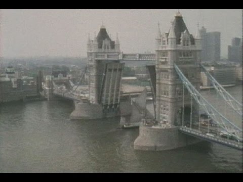 1980's London | The River Thames | Tower Bridge | London | Reporting London