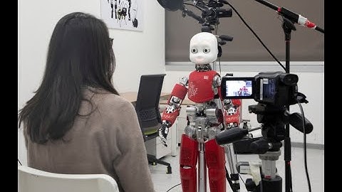 iCub interviewing researchers for real!
