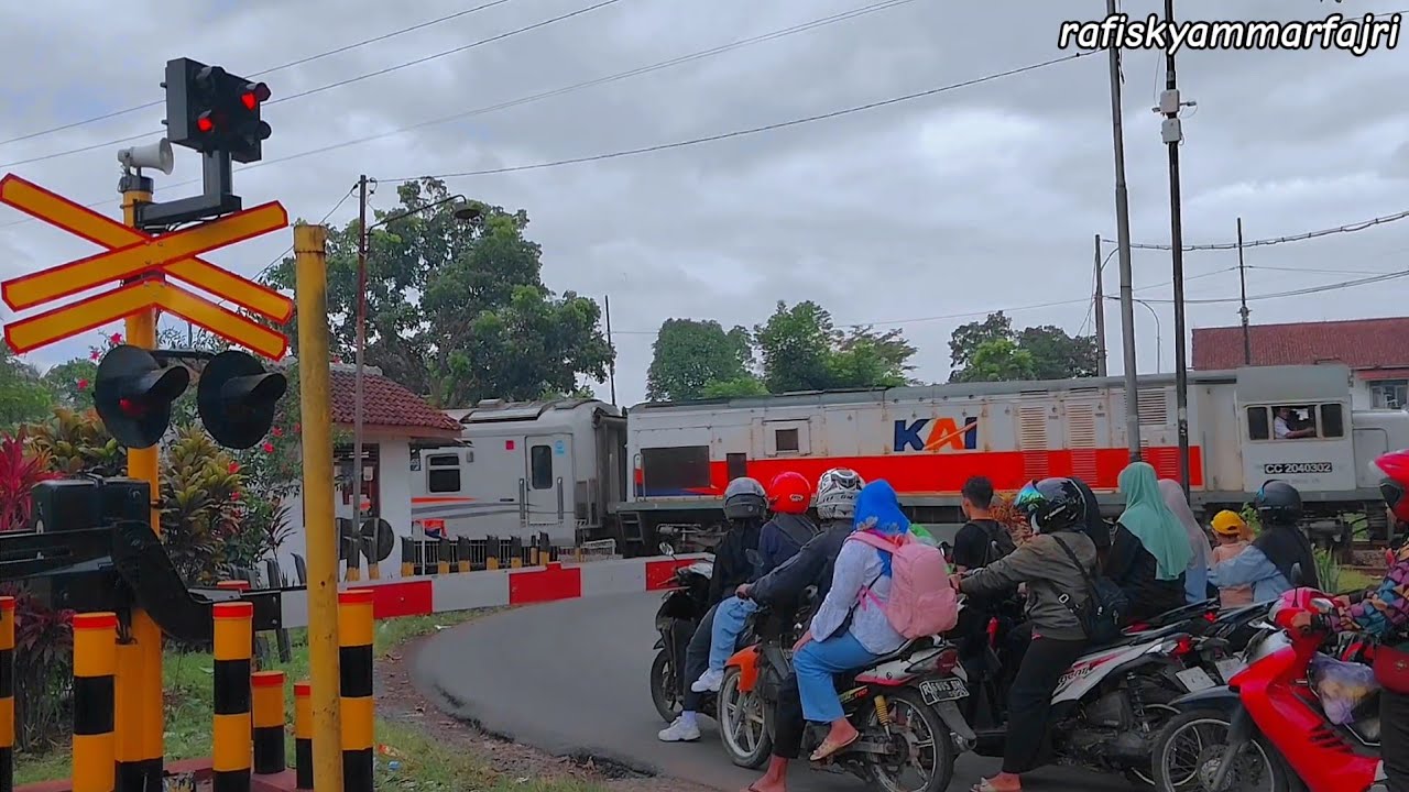 Palang Pintu Kereta Api | Railway Crossing In Indonesia | Febuari2026 | Ka Joglo Semar Kerto