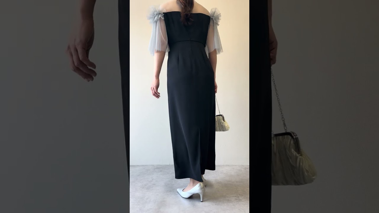 ブラックのフリルショルダーIラインドレス[M] Lejaのレンタル｜11-2323