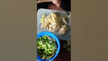 25 August 2025 She Is Trying To Cuting Vegetable 