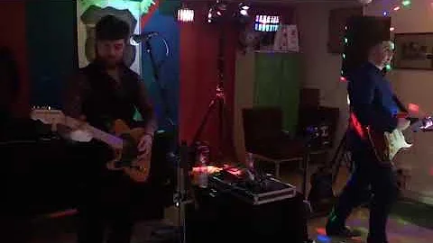 The Wilkinson Brothers (Lee Wilkinson Solo) - Thre...