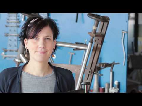 Video: I marchi di biciclette personalizzate WyndyMilla e Spoon Customs si fondono