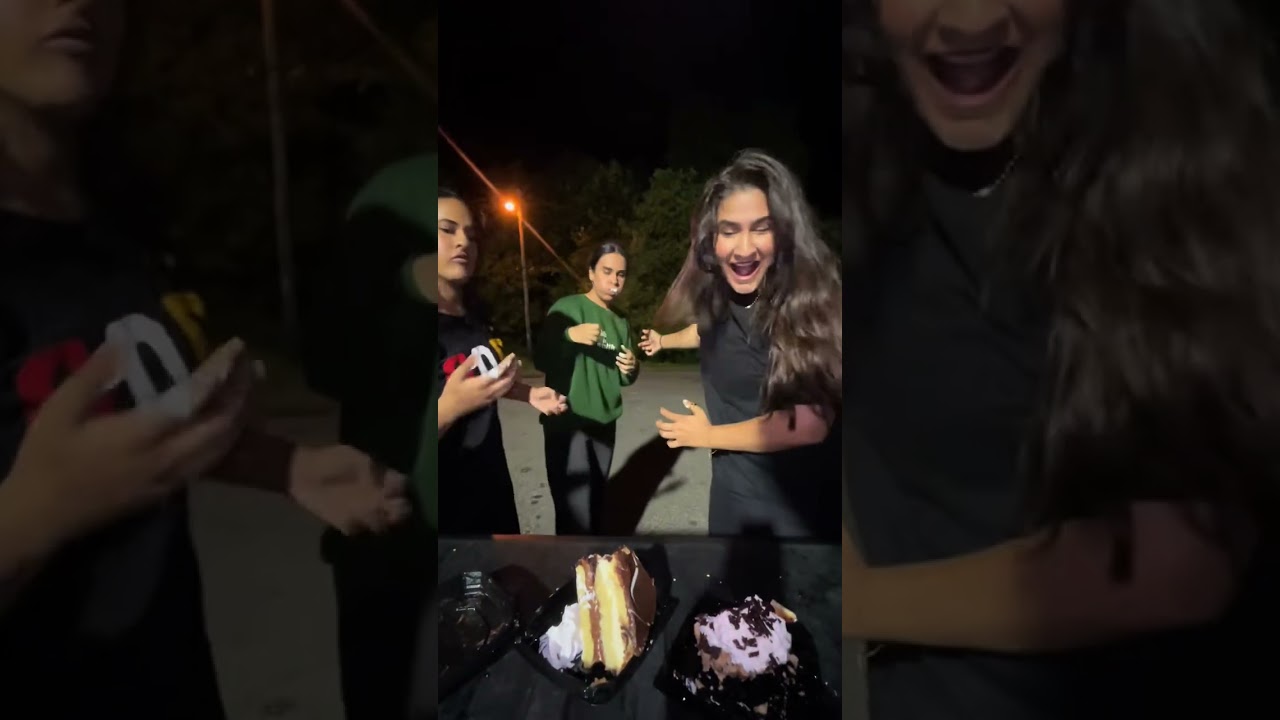 The way Moona tried to fit the entire pastry in her mouth is insane MOONA Taaabbbyy 