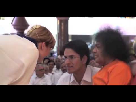 Saibaba tuhan palsu dari india yang banyak pengikutnya