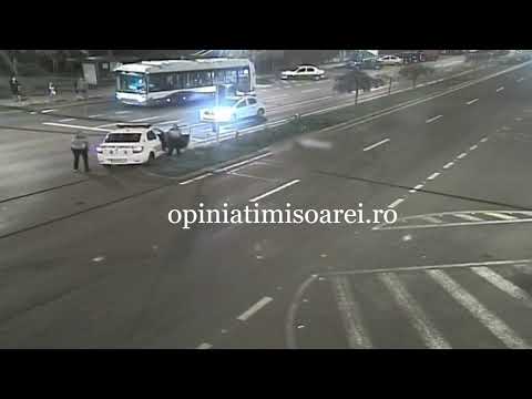O masina a Politiei Locale Timisoara  a izbit o femeie care a traversat strada pe rosu