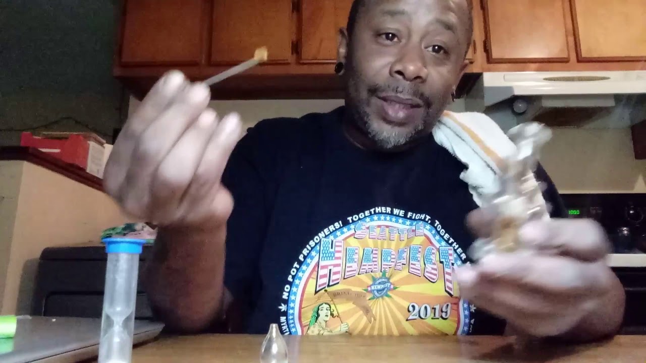 HUGE DAB OUT OF A MINI RIG!!!!!