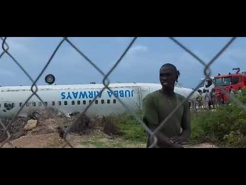 Avião aterrissa de cabeça para baixo na África