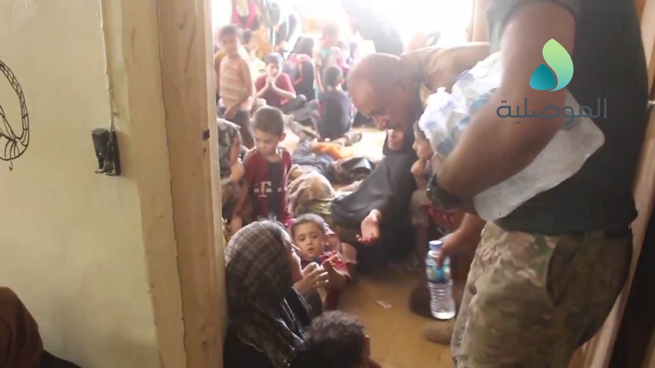 الفرقة التاسعة تجلي العوائل الناجية في منطقة الميدان بالموصل القديمة