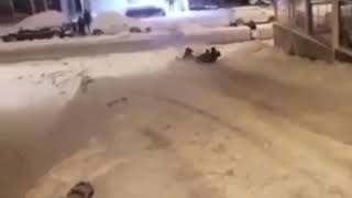 Giresun’da Karlı Yolda Eğlence Için Kayan Vatandaşlar Yoldan Geçen Araç Ile Çarpıştılar. Çok Geçmiş Resimi