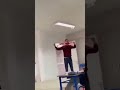 يحدث في تونس تلميذ يلقي ملابس داخليه في وجه استاذه