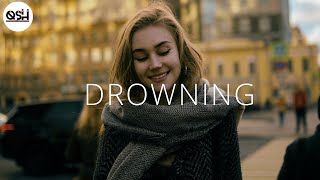 ARMNHMR - Drowning (feat. Heleen) lyrics