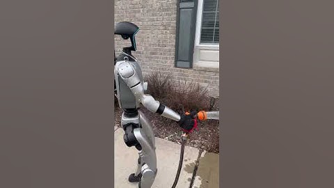 This Robot Lawncare Service SUCKS! - Unitree G1 😂