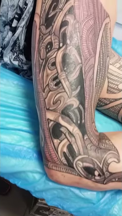 DARBY TUHAKA traditonal Maori tamoko tattoo artist from New Zeaalnd