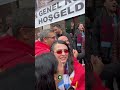Göztepe taraftarlarından Ertuğrul Doğan ve Trabzonspor tezahüratları