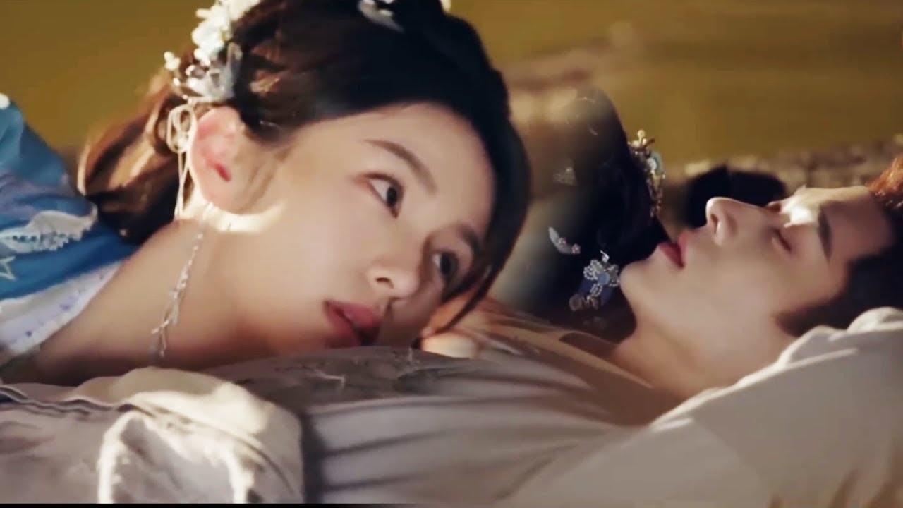 Сверхсладкий момент! Она засыпает в его объятиях, он лишь улыбается и шепчет: такая милая.