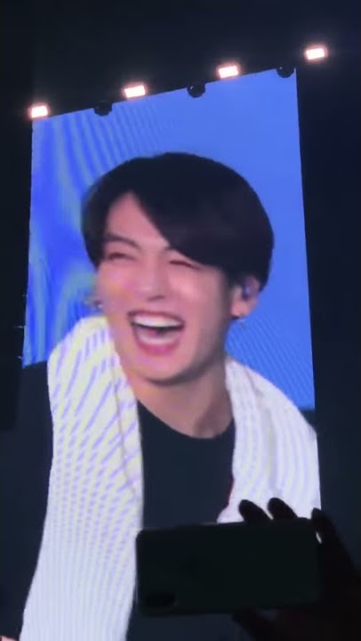 JUNGKOOK SANG ILUSIONIS (TRIK SULAP PROFESIONAL ALA JUNGKOOK :D LY TOUR HONGKONG