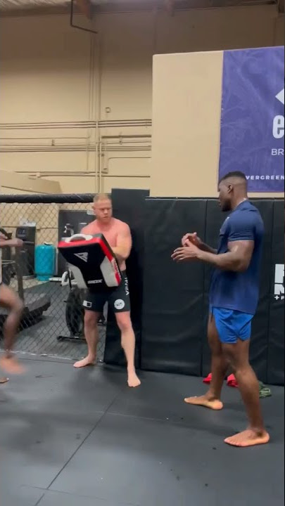 Francis Ngannou & Sterling kicking pads 🔥