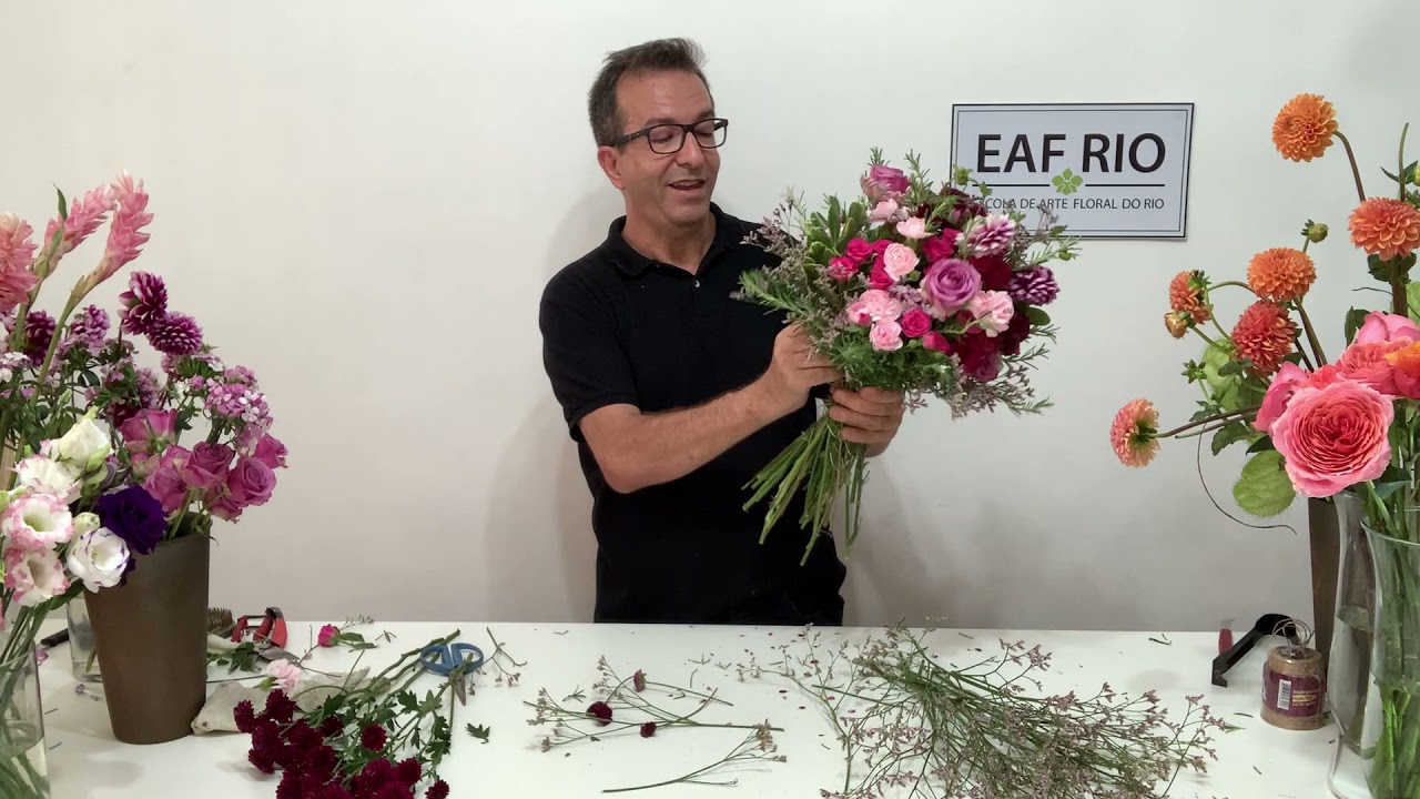 Buquê comercial com mix de Flores  -  Técnica de espiral - Arte Floral