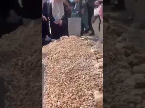 نظرة أخيرة على قبر أسماعيل هنية في قطر