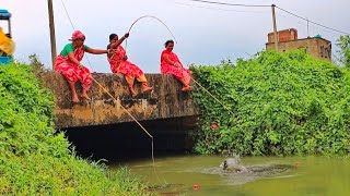 Fishing  Video | It was really nice to see the fishing technique of ladies in a canal | Hook Trap