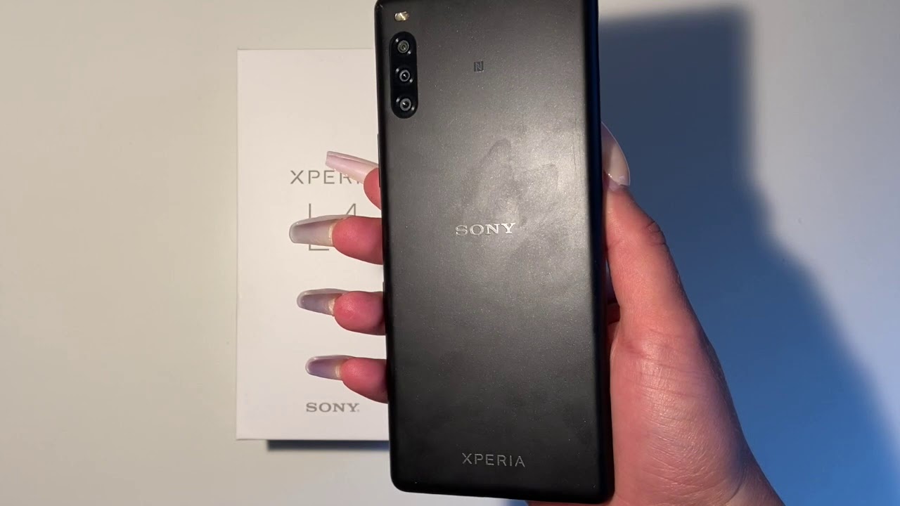Unboxing the Sony Xperia L4