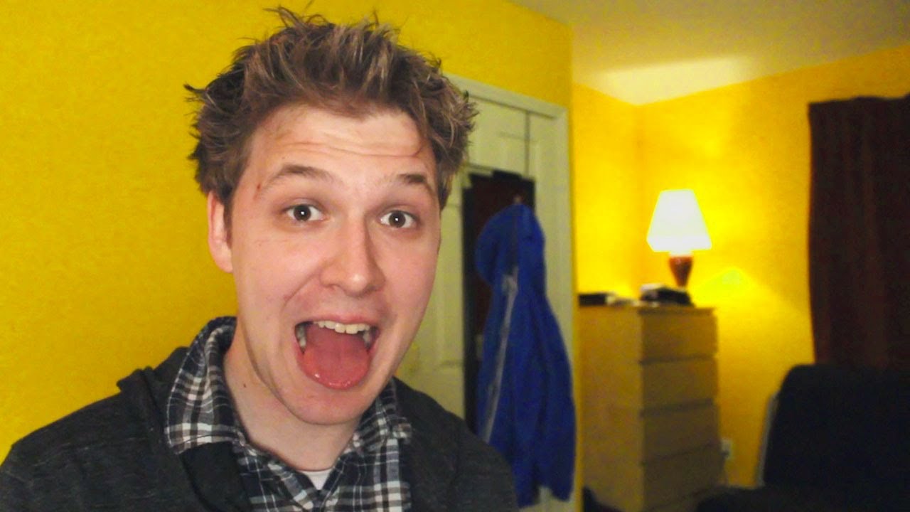 200 Character Comments - A vlog about YouTube's experimenting between 200 and 500 character limits for the comments.