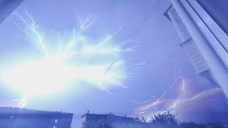 Intensive Thunderstorm Lightning