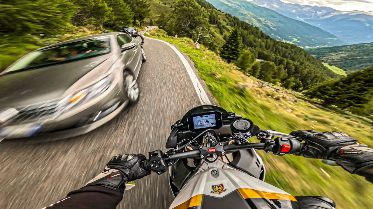 DANGEROUS  Italian Roads VS very loud Aprilia Tuono V4