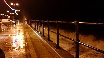 Big waves/ close floods