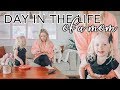 DAY IN THE LIFE OF A MOM 2020 + LIVING ROOM TOUR / Caitlyn Neier