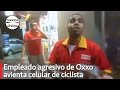 Empleado agresivo de Oxxo gandalla avienta celular de ciclista