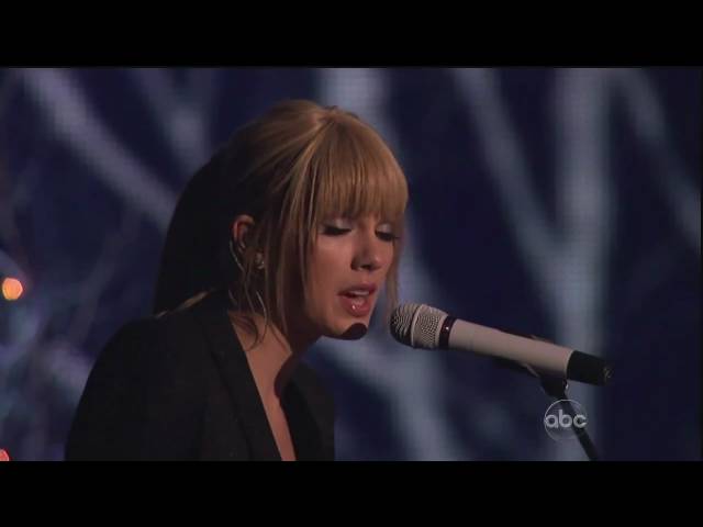 [HD] Taylor Swift - Back To December (AMA 2010) class=