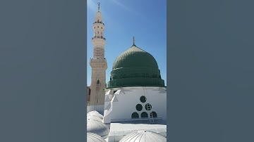 Close view of Gumbad e Khizra (The Green Dome).