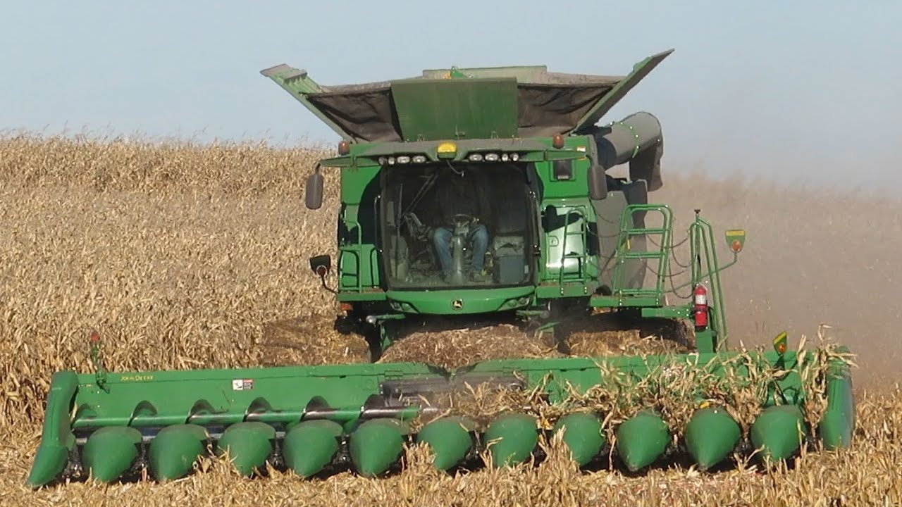 Corn Harvest 2020 | John Deere S680 Combine Harvesting Corn | Ontario, Canada