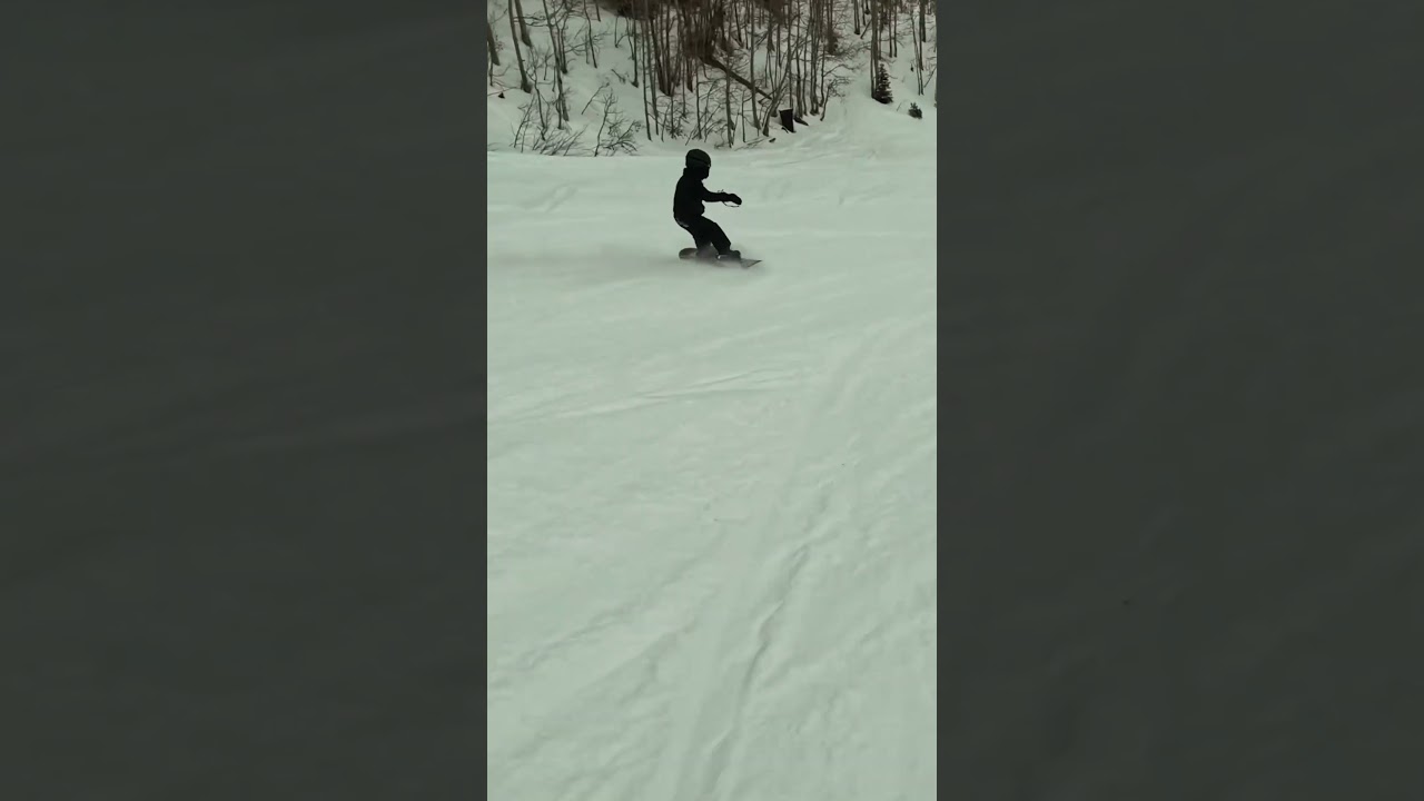 Shredding through snow like a pro at 6! 🏂