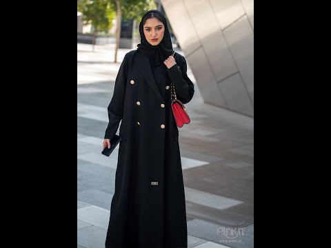 عباية بتصميم معطف وأزرار ذهبية