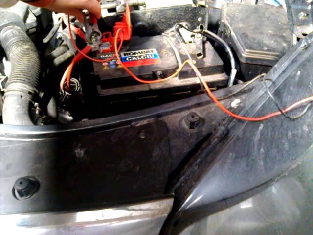 Autobatterie laden - Batterie vom Auto aufladen 