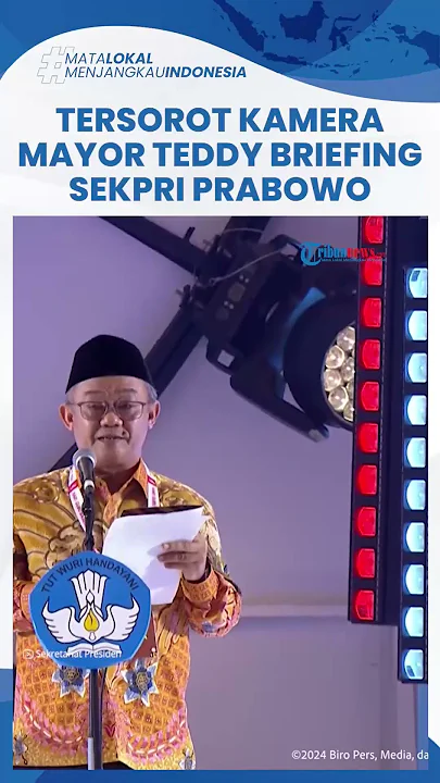 Mayor Teddy Keciduk Sibuk Briefing Sekretaris Pribadi Prabowo di Puncak Hari Guru Nasional 2024