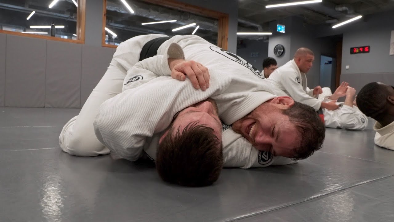 FULL ROUND: Rolling with 10x World Champion Roger Gracie