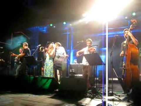 Watch Gine kommatia - Nikos Portokaloglou/Vasiliki Karakosta/Nikos Ziwgalas/Manolis Famellos on YouTube Watch Gine kommatia - Nikos Portokaloglou/Vasiliki Karakosta/Nikos Ziwgalas/Manolis Famellos on YouTube