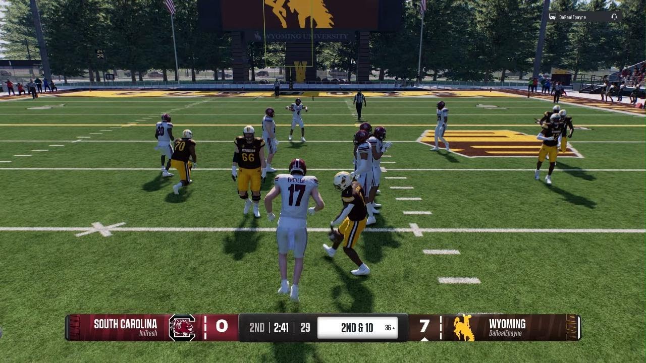 MY FIRST ONLINE ULTIMATE TEAM GAME - - COLLEGE ULTIMATE TEAM