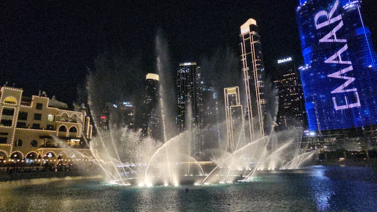 Water Fountain In Dubai Mall