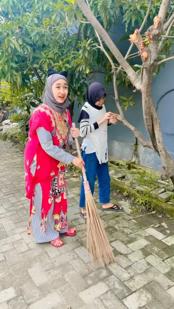 ORANG KAYA PELIT