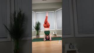 Mood Boosting Headstand Flow 🙃 Tianna Michelle Yoga #yogashorts