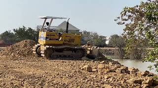 Komatsu  Bulldozer Pushing Topsoil13