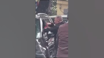 Công an vào cuộc xác minh đoạn clip người đàn ông trung niên hành hung tài xế trên phố Hà Nộ