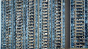Hong Kong: Living with 7,000 People per km²