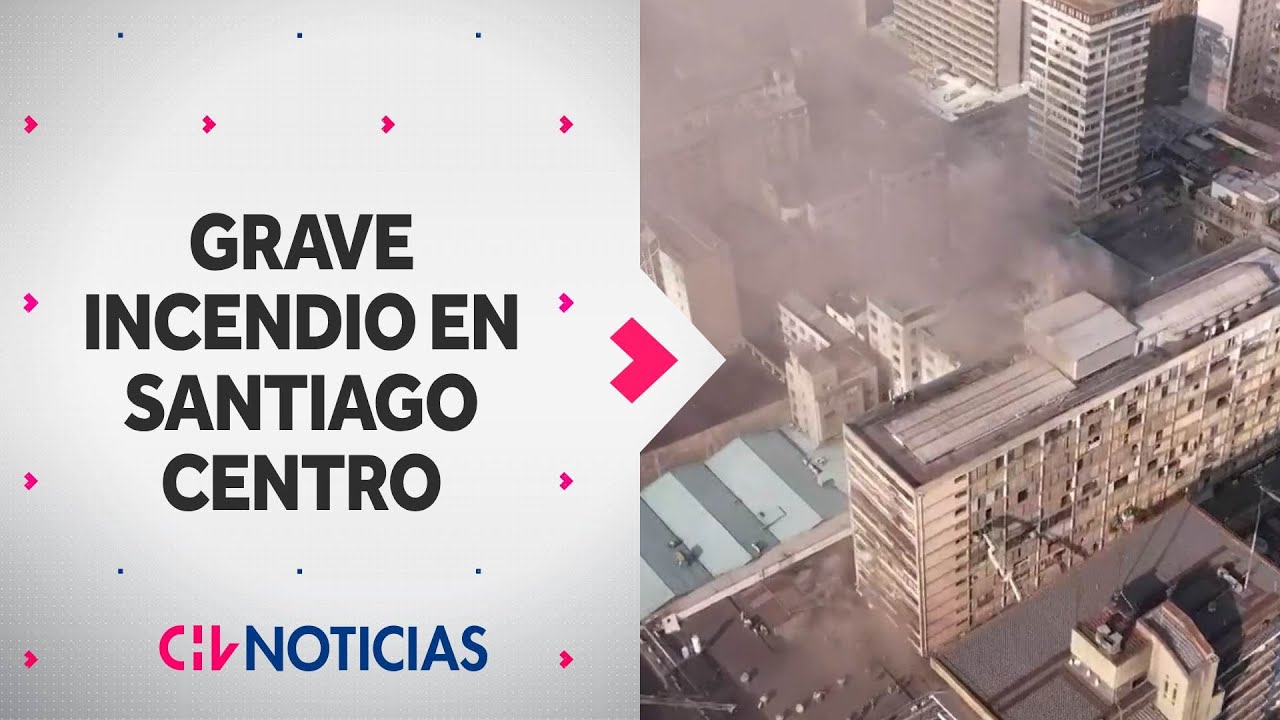 INCENDIO EN EDIFICIO de Santiago Centro: Evacúan a casi 30 personas atrapadas en Plaza de Armas